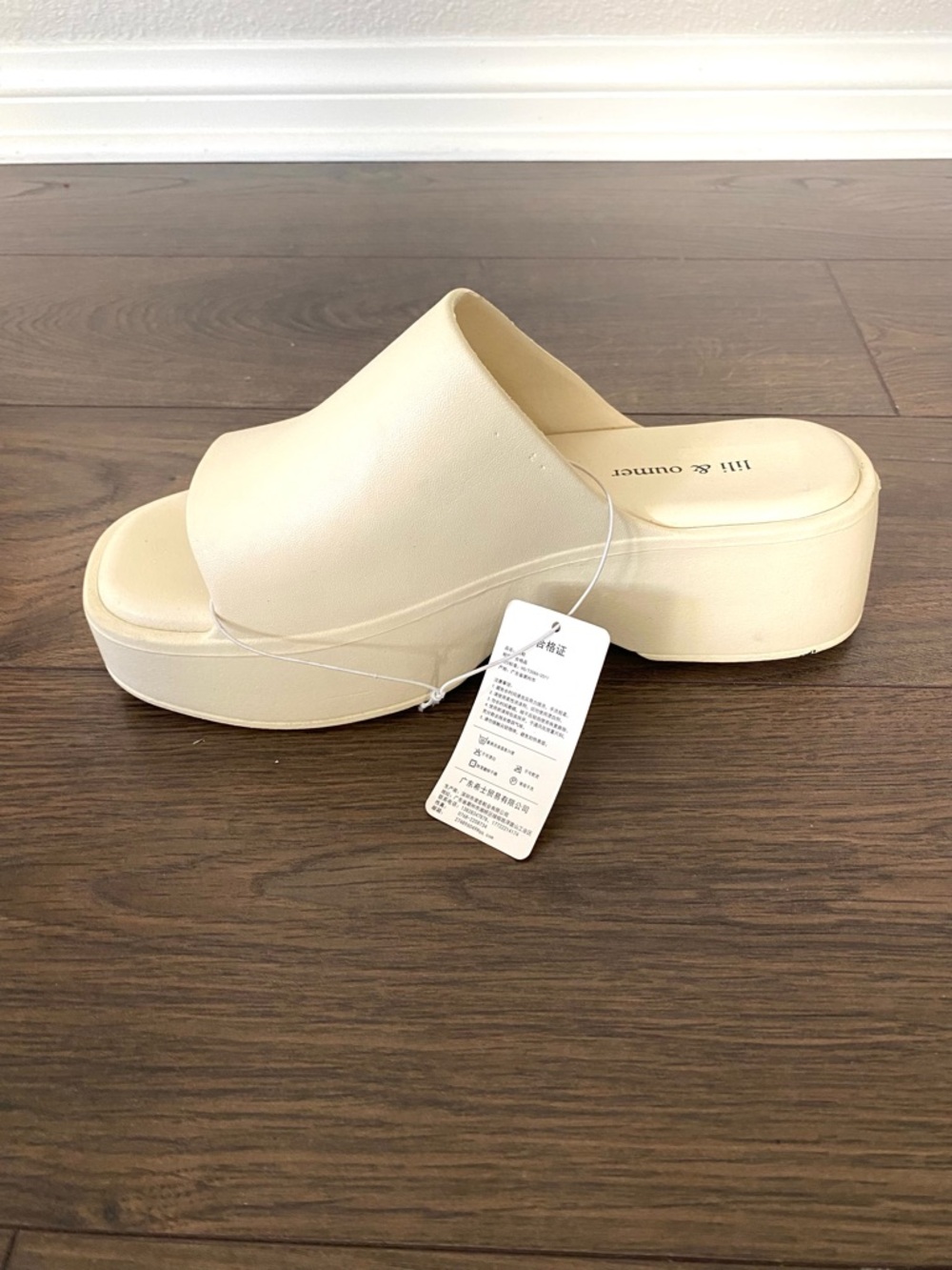 NWT lili & oumer Lifted Cream Platform Mules — Minimal Slip-On Sandal